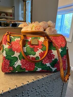 EUC Dooney & Bourke Pink and Green Hydrangea Floral Satchel with Tan Trim Gorge!